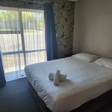 Stag Park Accommodation 타우포 호 외부 사진