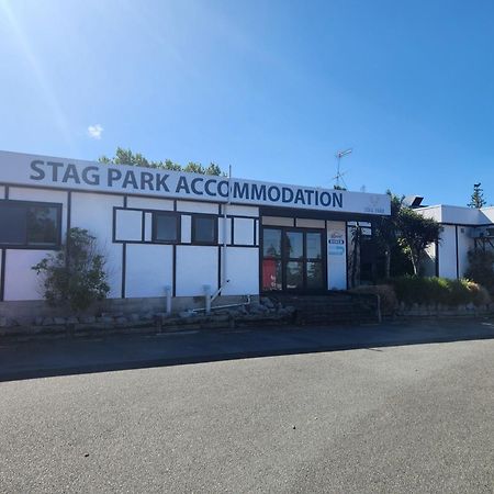 Stag Park Accommodation 타우포 호 외부 사진