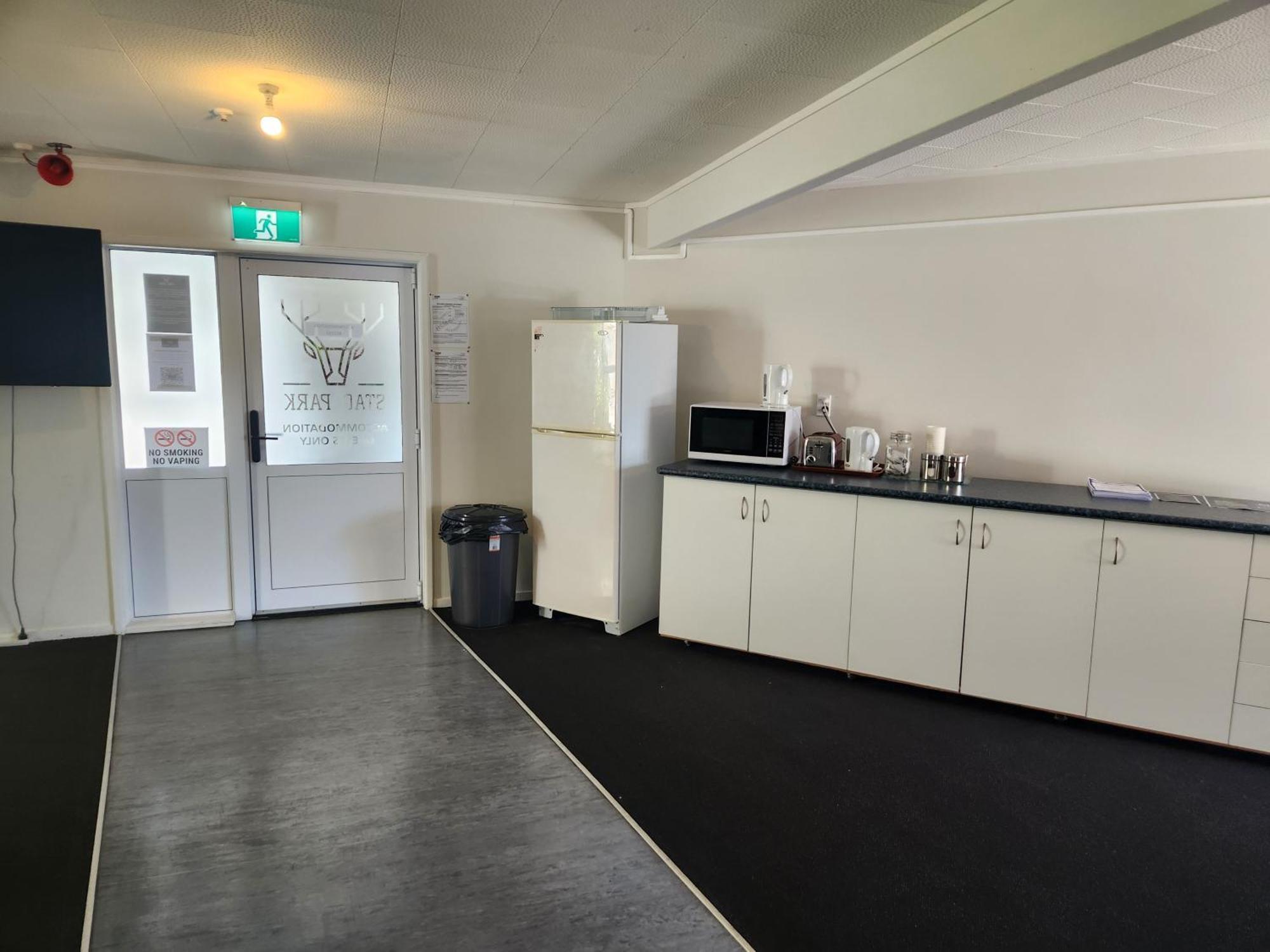 Stag Park Accommodation 타우포 호 외부 사진