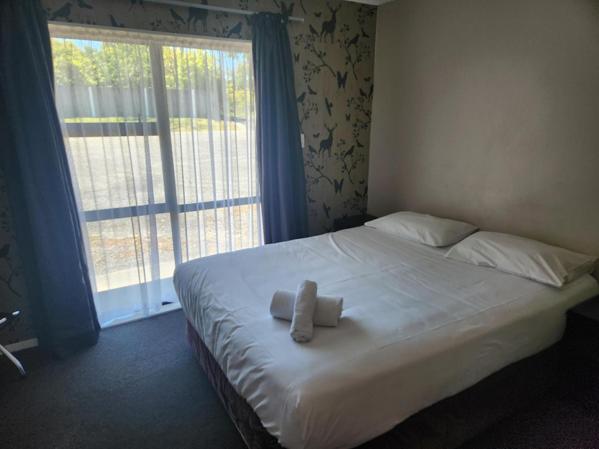 Stag Park Accommodation 타우포 호 외부 사진